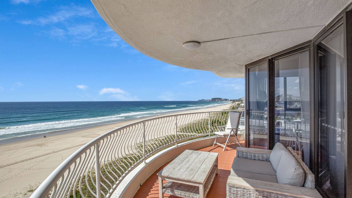 Mermaid Beach Apartment | SeaView Beachfront on Albatross