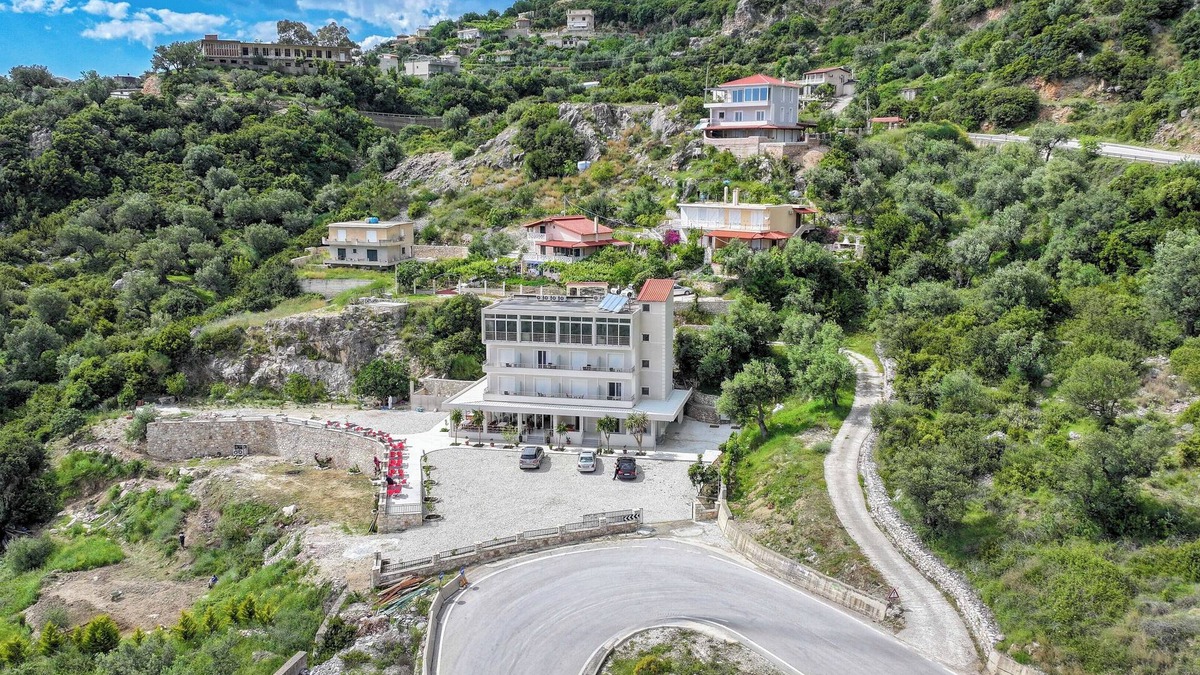 Piqeras Hotel | Seaview Bunec