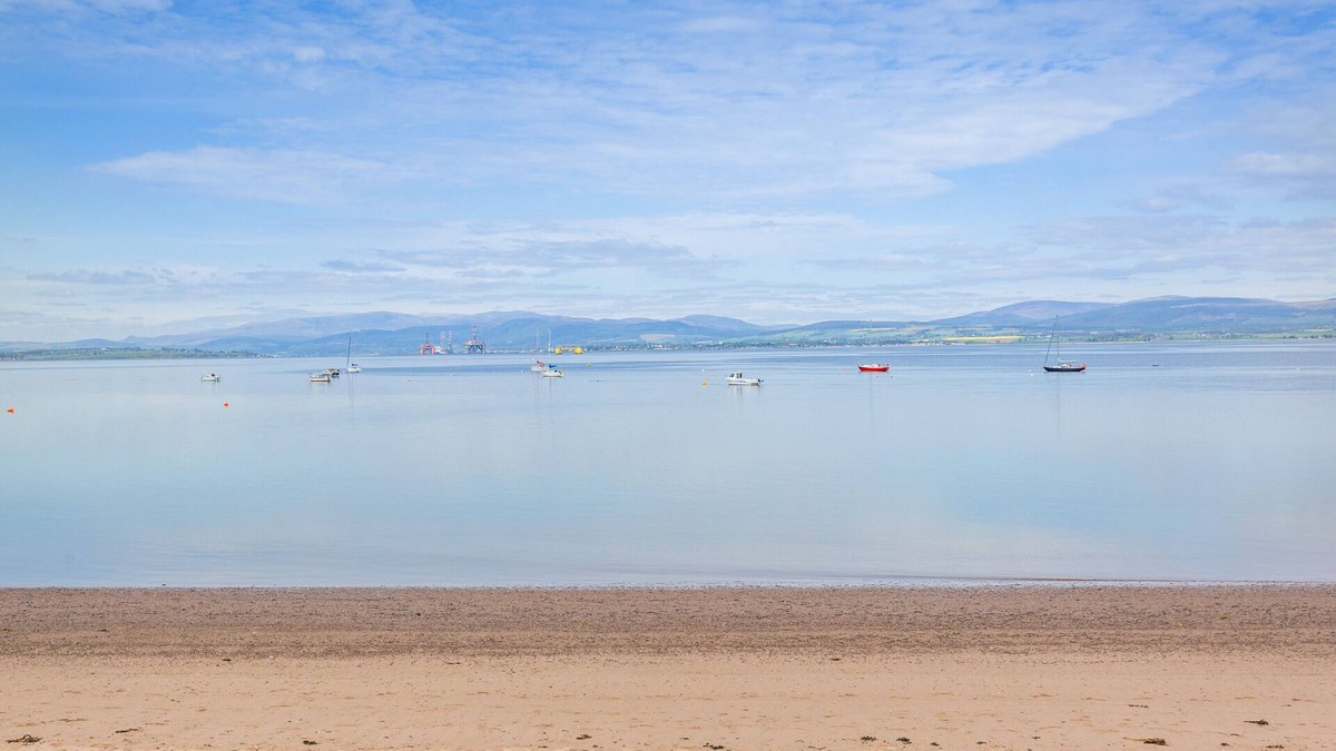 Cromarty Apartment | Seaview Cromarty - Two Bedroom Apartment, Sleeps 4