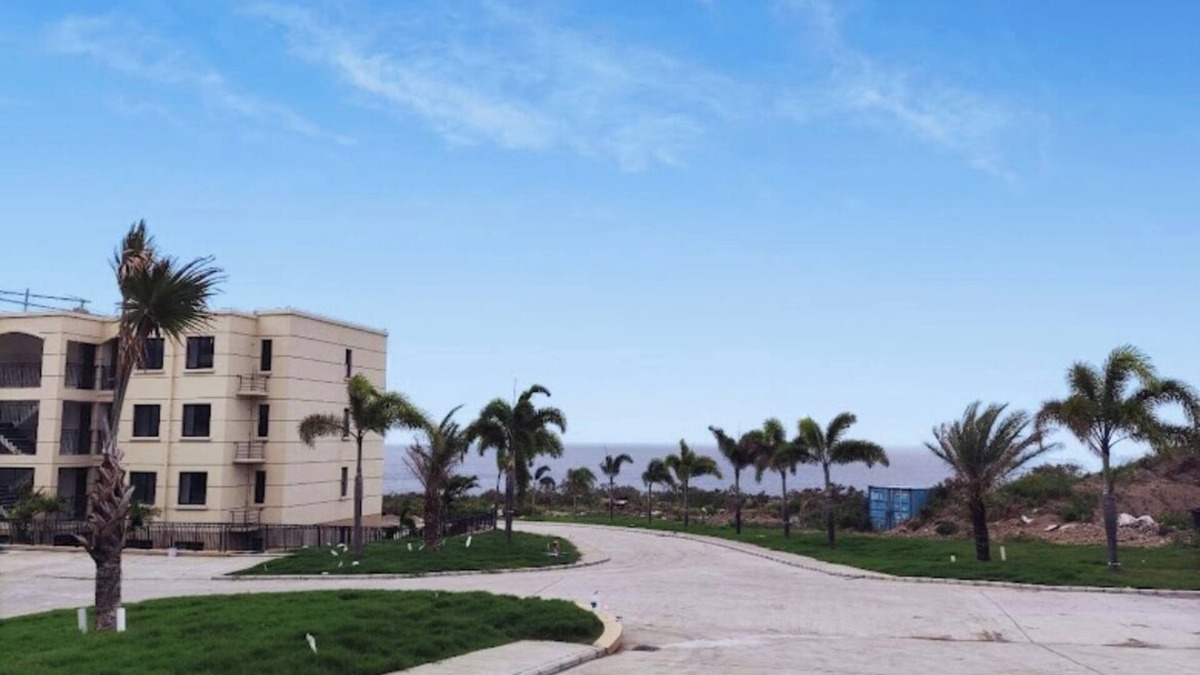 Challengers Hotel | Seaview Garden -Caribbean Light Vila