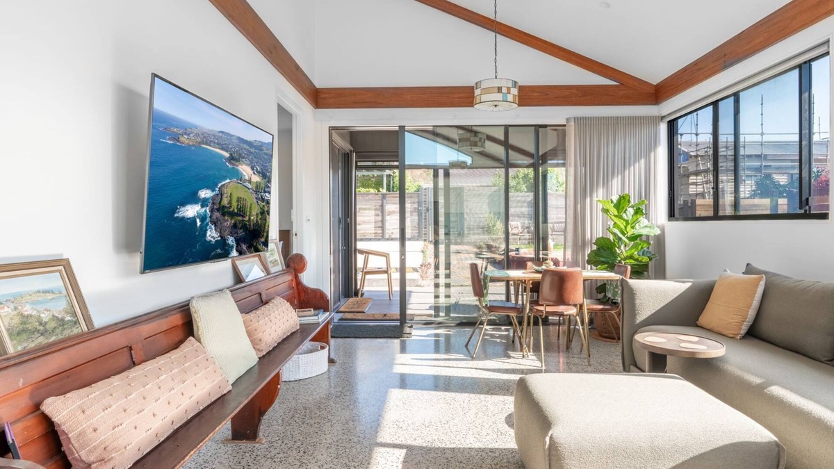 Kiama House | Seaview Lane Hideaway ~ Captivating coastal escape by the sea