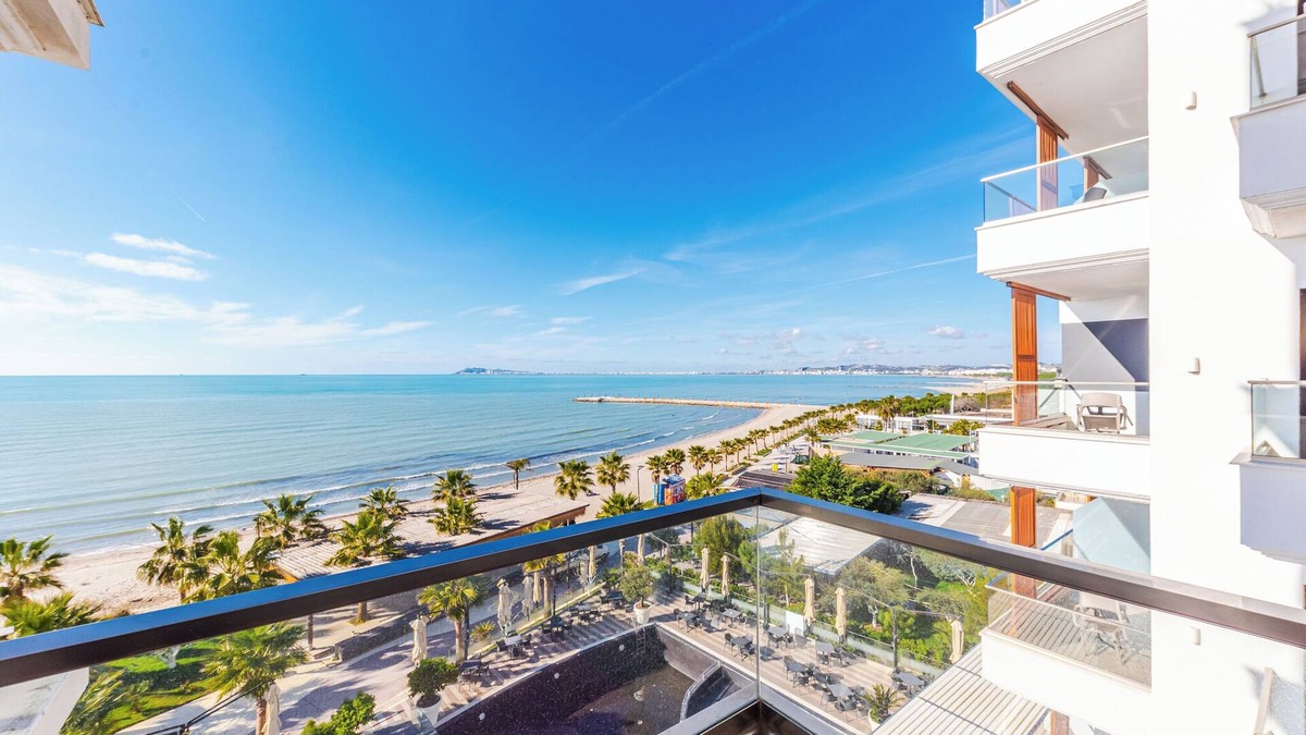 Golem Apartment | Seaview Luxury Suite by PS