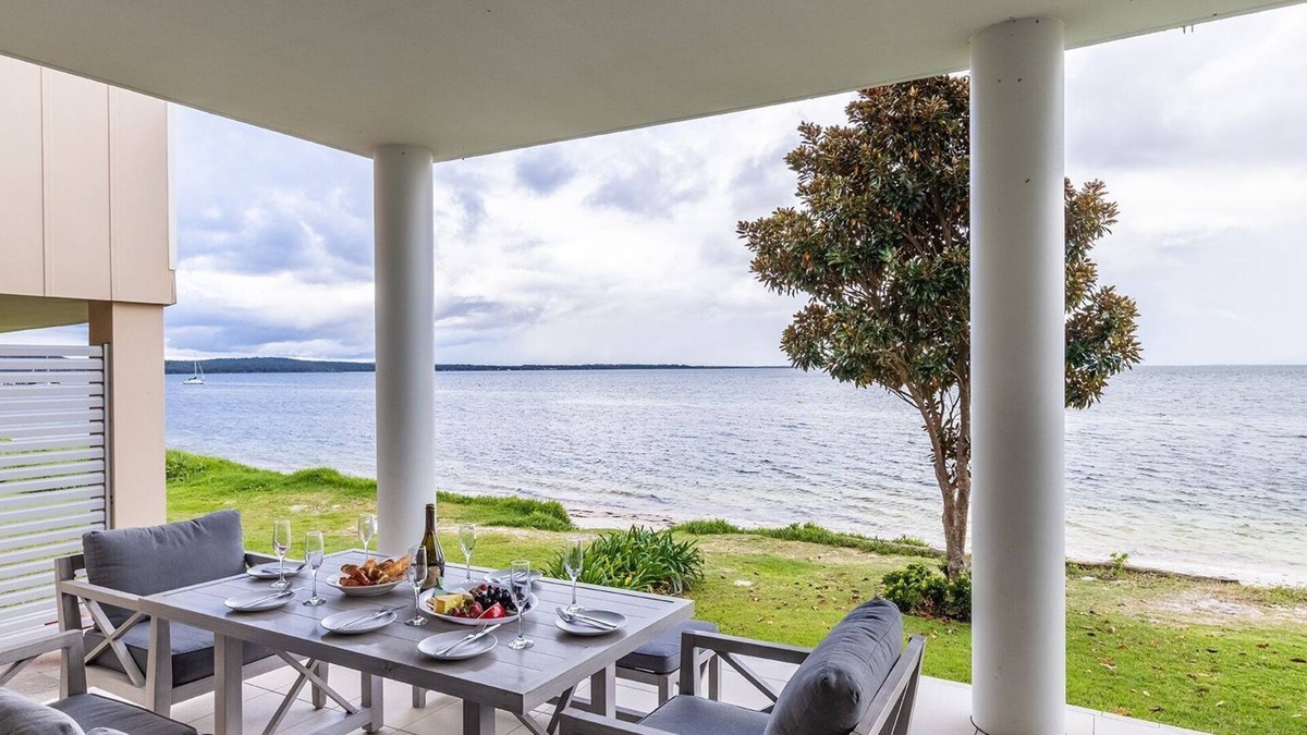 Salamander Bay Apartment | Seaview Splendour 2, 163 Soldiers Point Rd - waterfront stunning unit