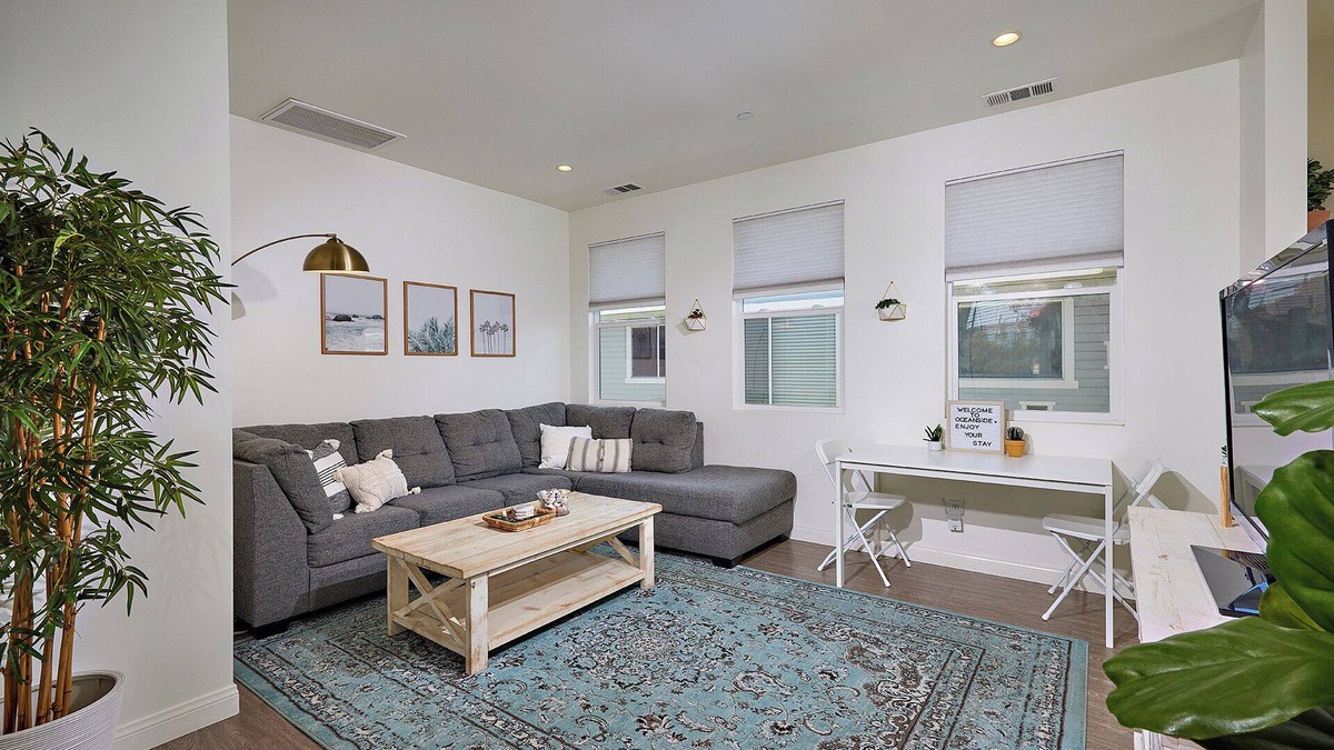 South Oceanside Apartment | Seaview Sunset - Close to beaches & restaurants!