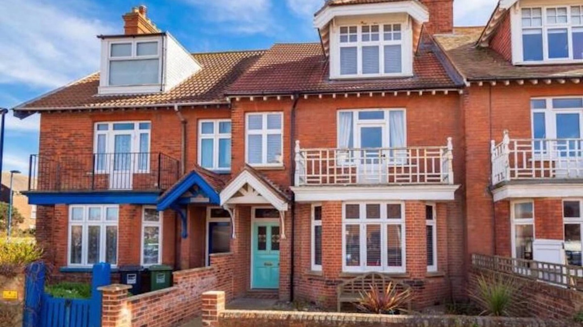 Sheringham House | Seaview Villa 5* luxurious accommodation near the beach