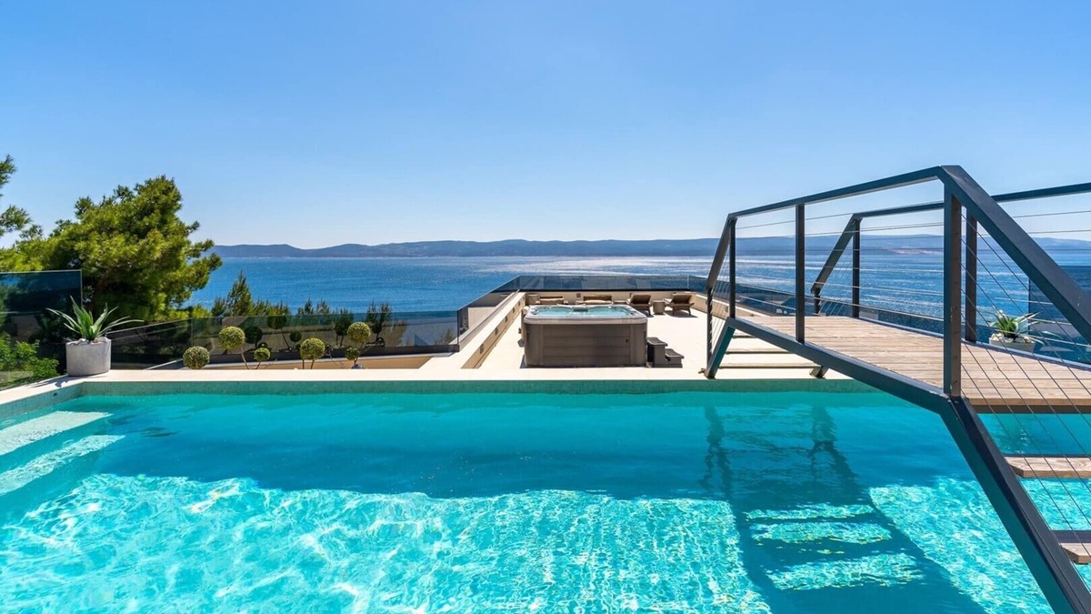 Pisak Villa | Seaview Villa Blue Lagoon with private heated pool, 2 jacuzzies, sauna, media room, 6 bedrooms, beach 70m