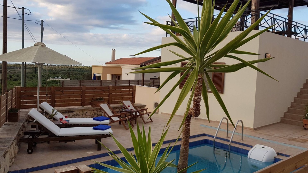 Houdetsi Villa | Seaview Villa with private pool and roof sitting area with bareque!
