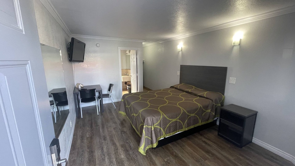 Mid City Hotel | Seaway Motel