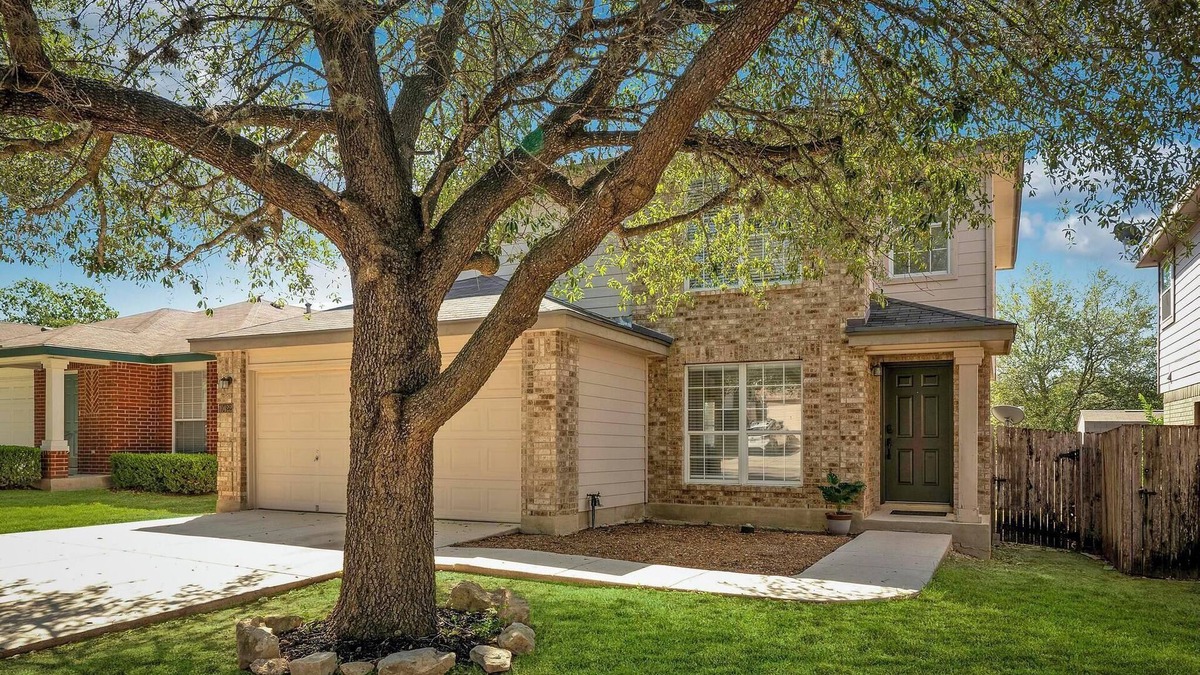 West San Antonio House | SeaWorld LacklandAFB SixFlags with game room