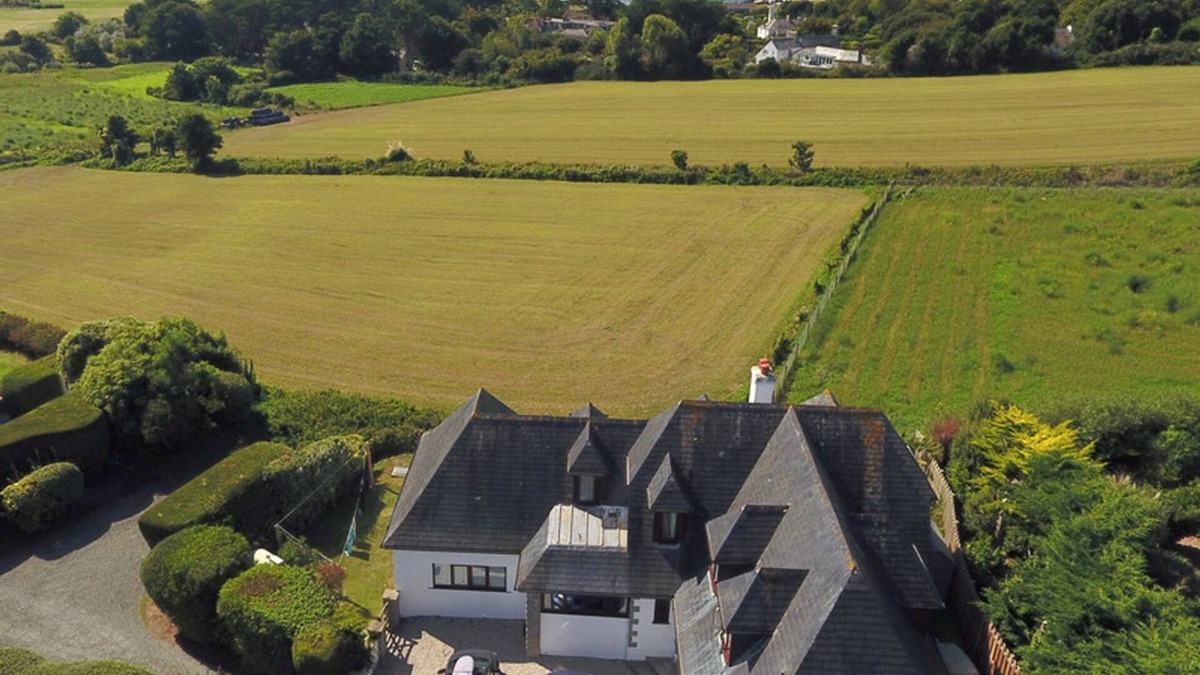 Trebetherick House | SEAWORTHY, pet friendly, country holiday cottage in Daymer Bay