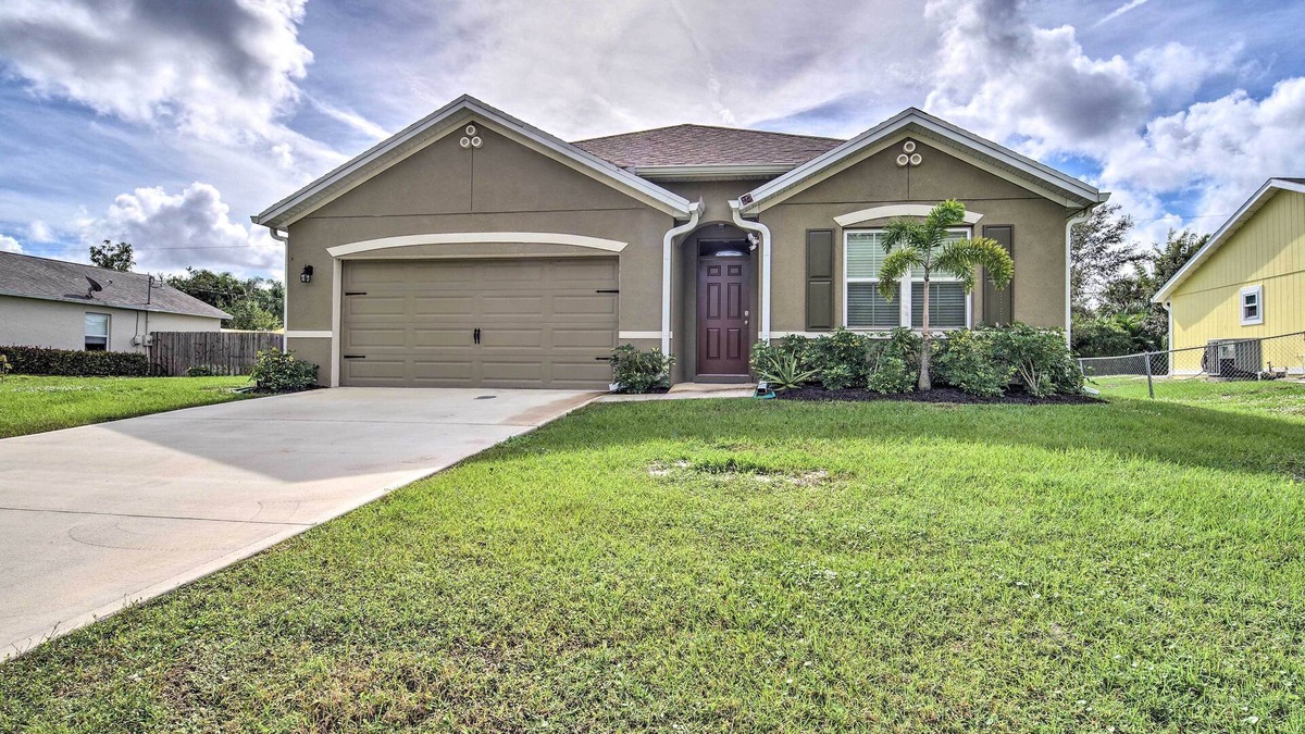 Sebastian Highlands House | Sebastian Retreat w/ Patio < 9 Mi to Beach!