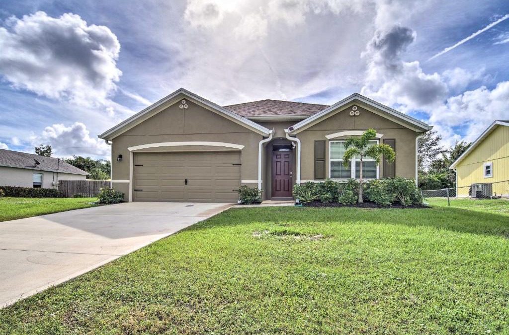 Sebastian Highlands House | Sebastian Retreat with Patio Less Than 9 Mi to Beach!