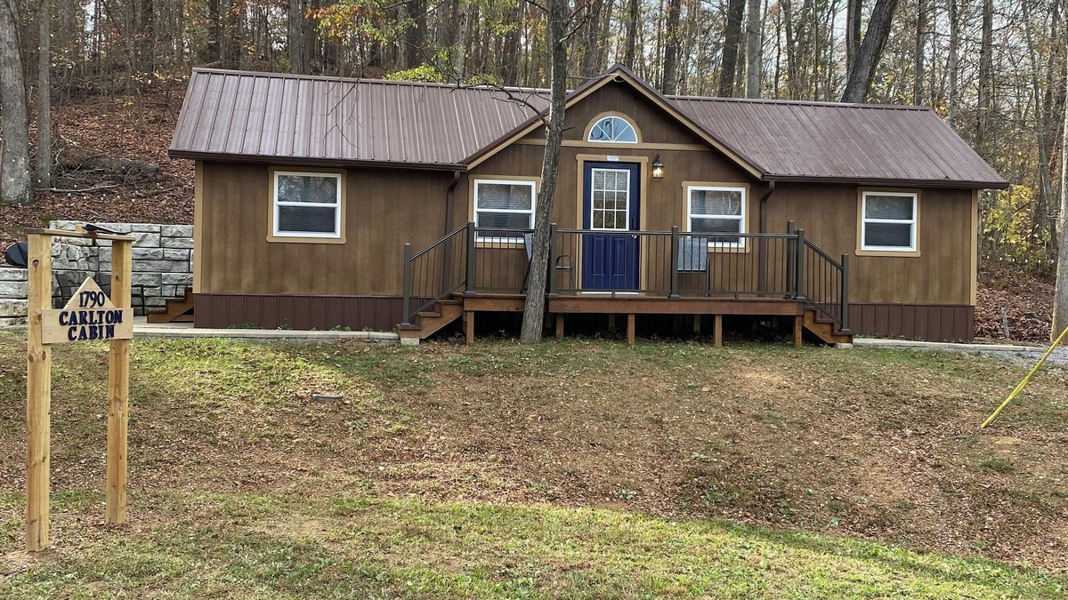 Goreville Cabin | Secluded 1-bedroom cabin in the Shawnee National Forest at the Lake of Egypt.