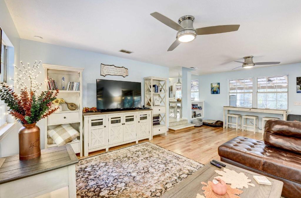 Crestview House | Secluded 2-Home Getaway on Less Than 13 Forest Acres!