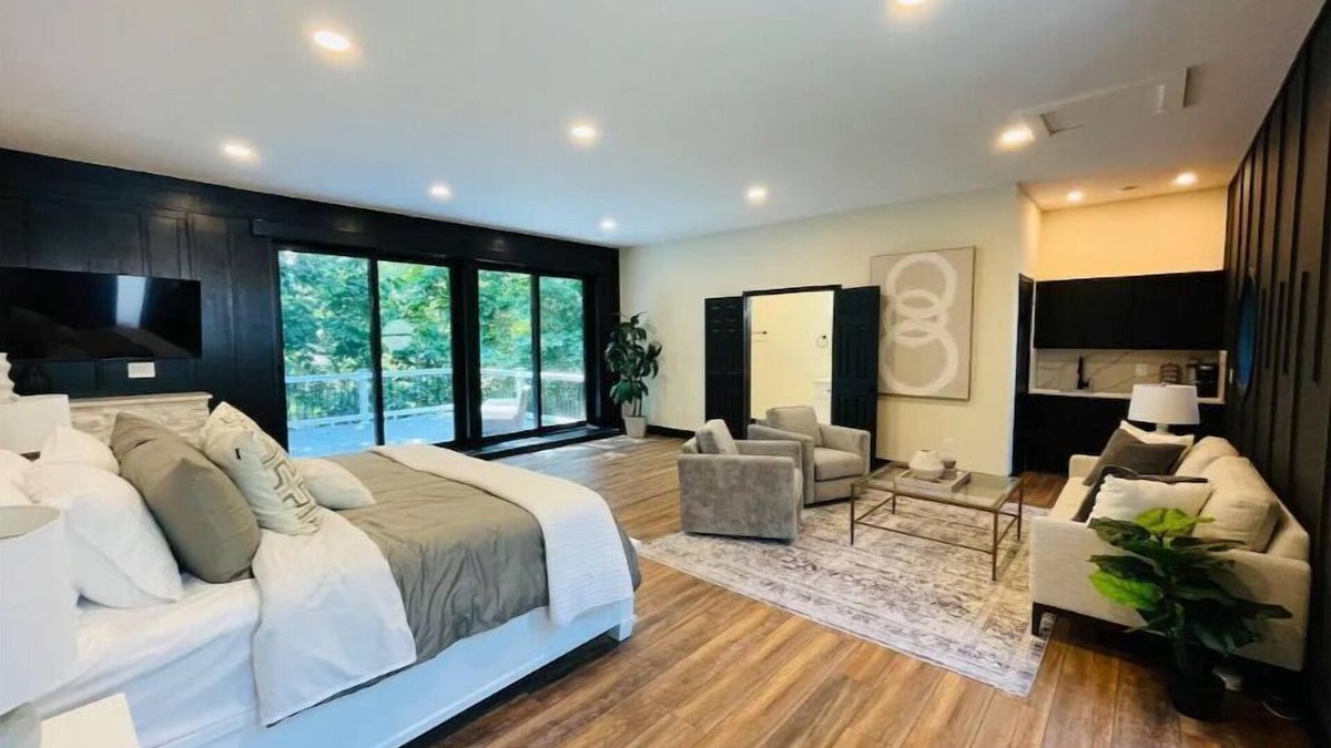Fairfax Station House | Secluded 6-BR - Heated Pool & Sauna