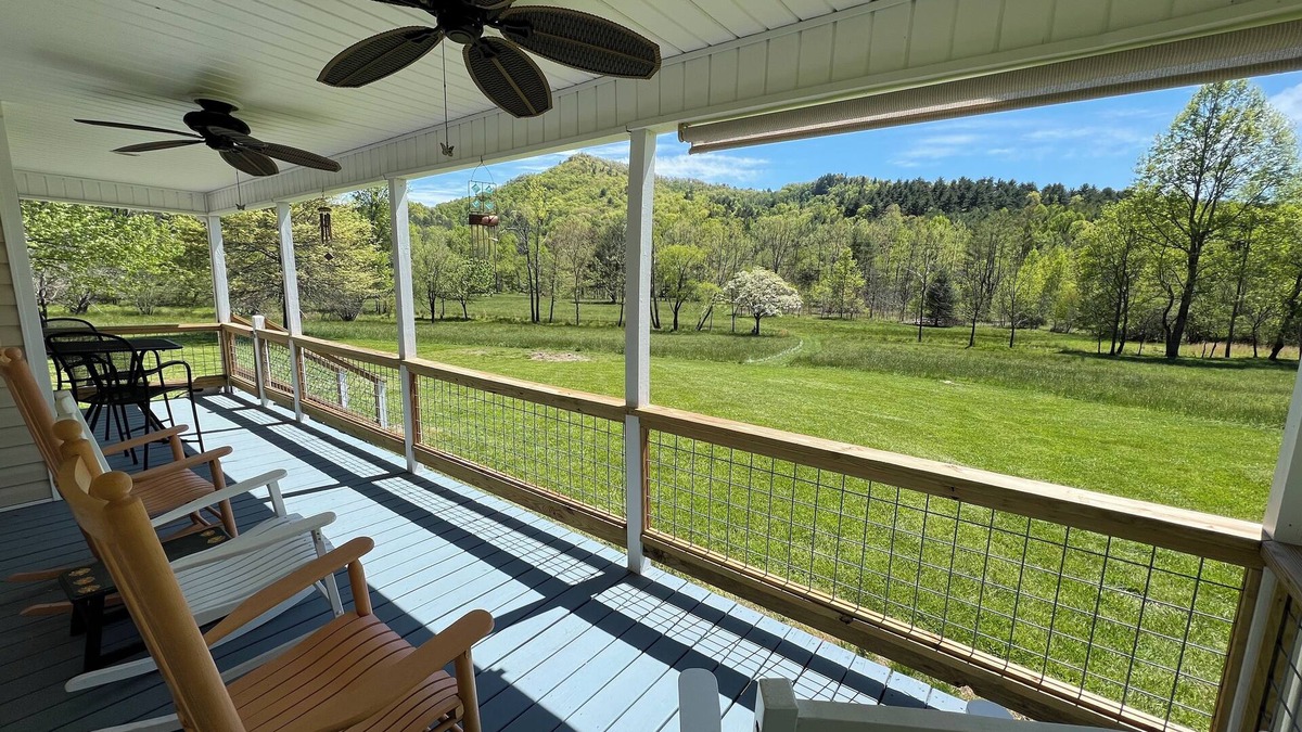 Franklin Cottage | Secluded Acreage Surrounded by Mountain Views with Serene Creekside Sanctuary