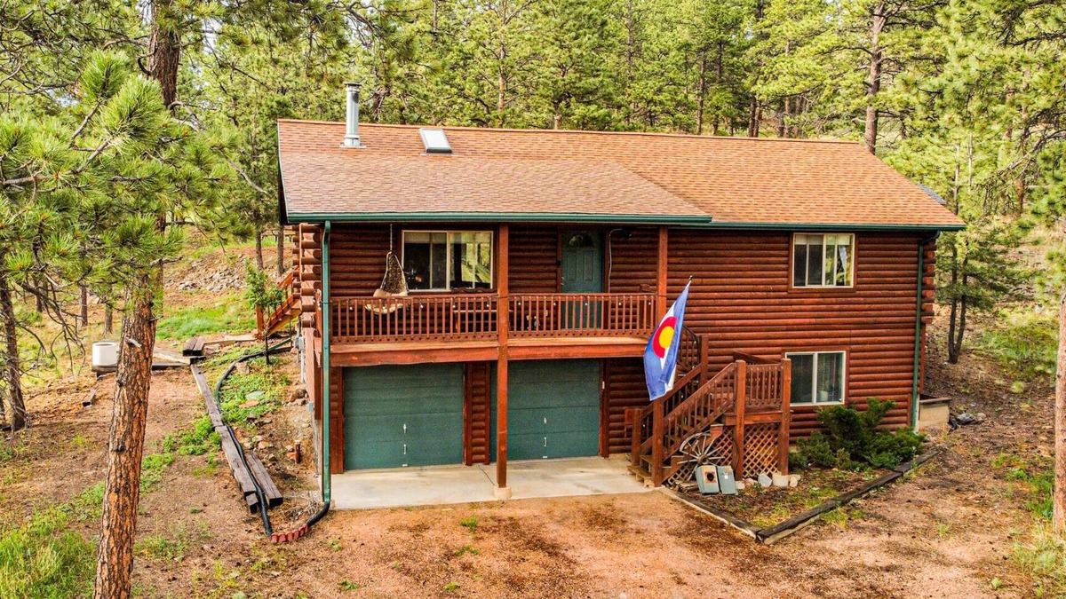 Florissant Cabin | Secluded and Cozy Log Cabin/w Hot Tub + Fire Pit