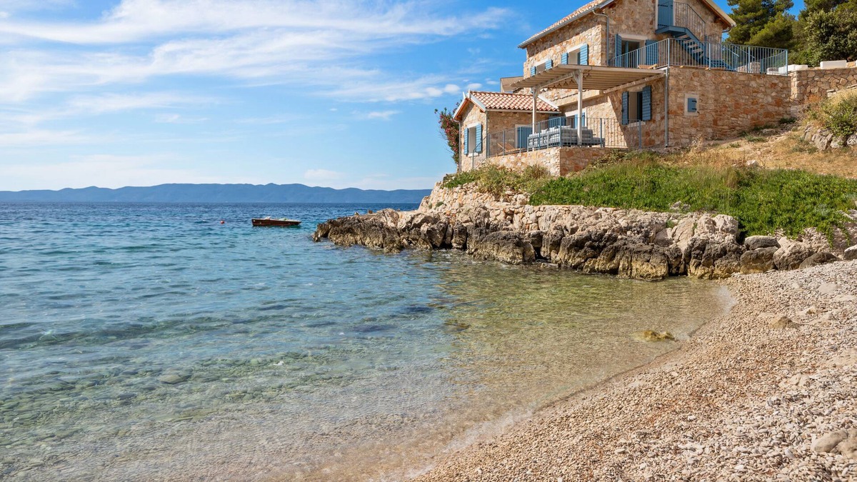 Gdinj Villa | Secluded Beach House | ☀ Power | La Villa Bleue on Hvar Island
