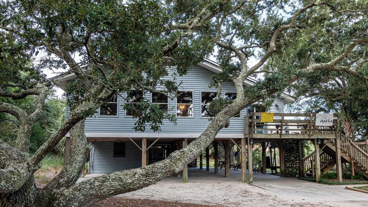 Edisto Island House | Secluded Beachwalk House - Great Layout for Families and Groups! Pet Friendly.