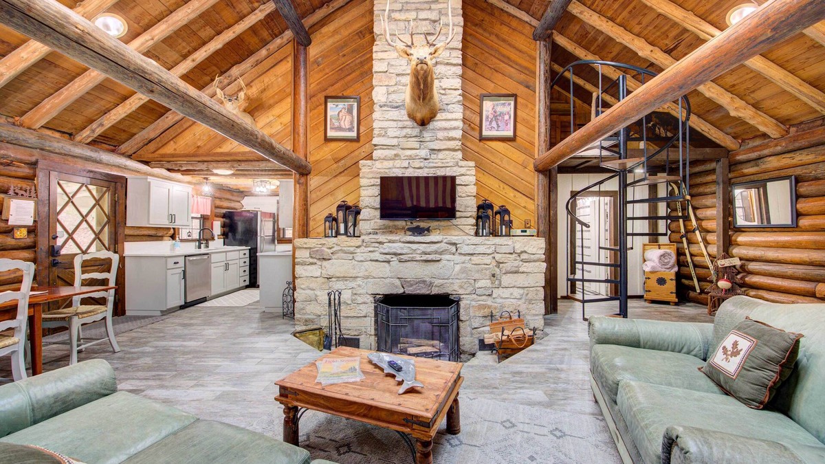 Garfield Cabin | Secluded Beaver Lake Cabin w/Private Dock!