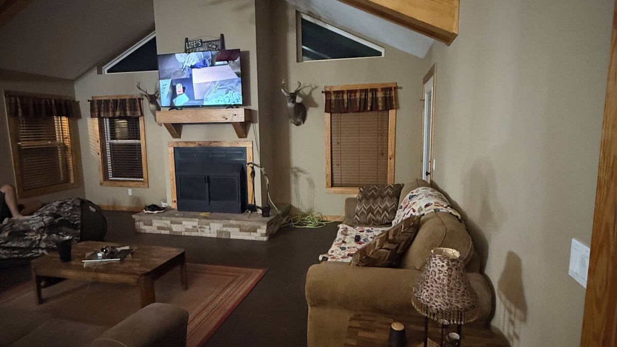 Ozark Cabin | Secluded Cabin on 30 acres w 2 BR 2 baths
