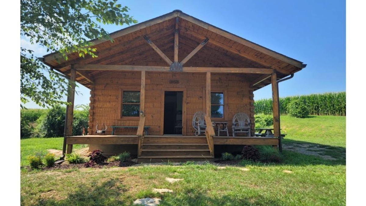 Uniontown Cabin | Secluded cabins with fishing pond on the Mississippi River Hills Wine Trail
