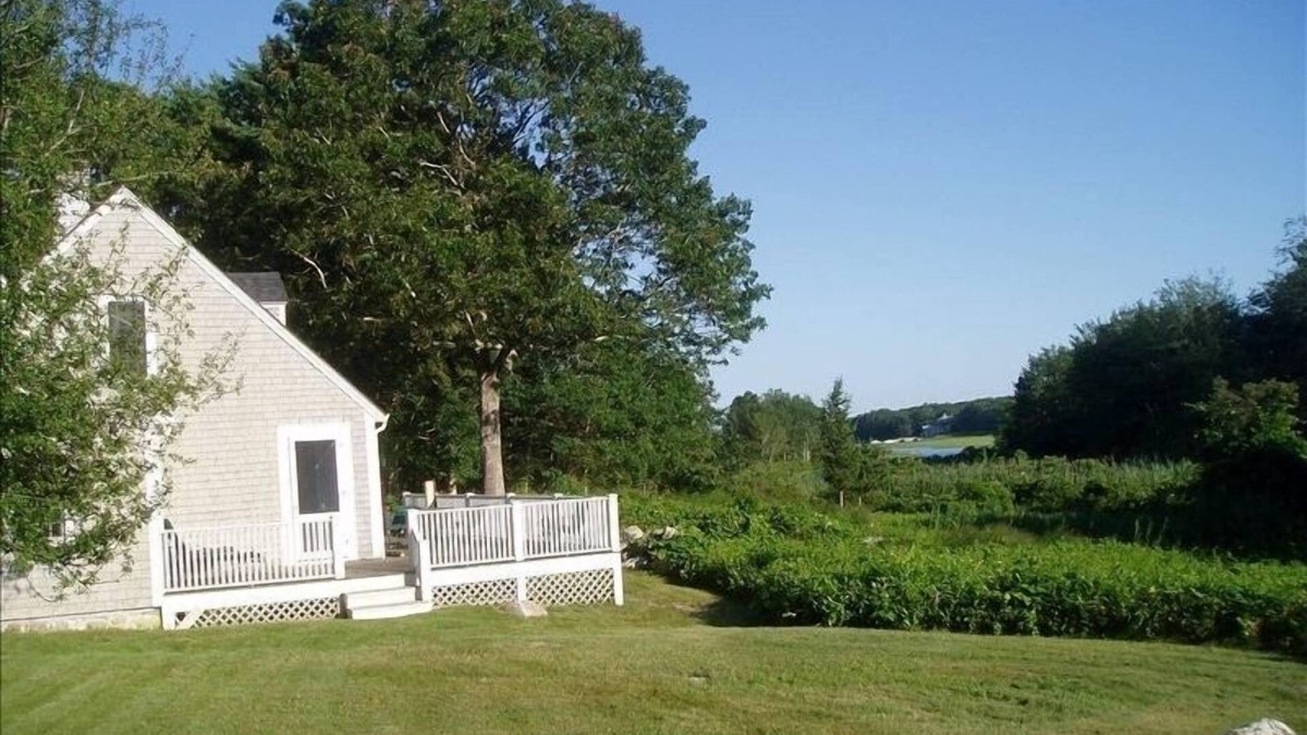 Wareham Cottage | Secluded Cape Cod Cottage, with Tennis Court and Private Beach