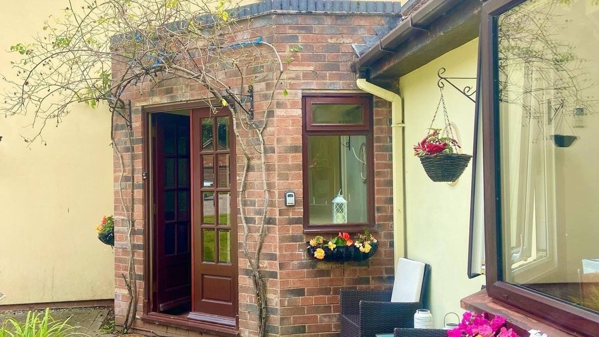 Tenbury Wells Cottage | Secluded Cottage, surrounded by Common Land. 10 minute walk to local country pub