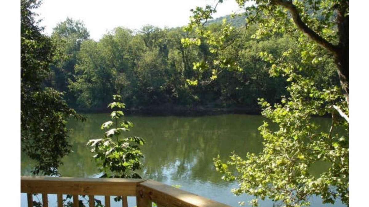 Finesville House | Secluded Cottage Waterfront Pohatcong 1 hr to NYC