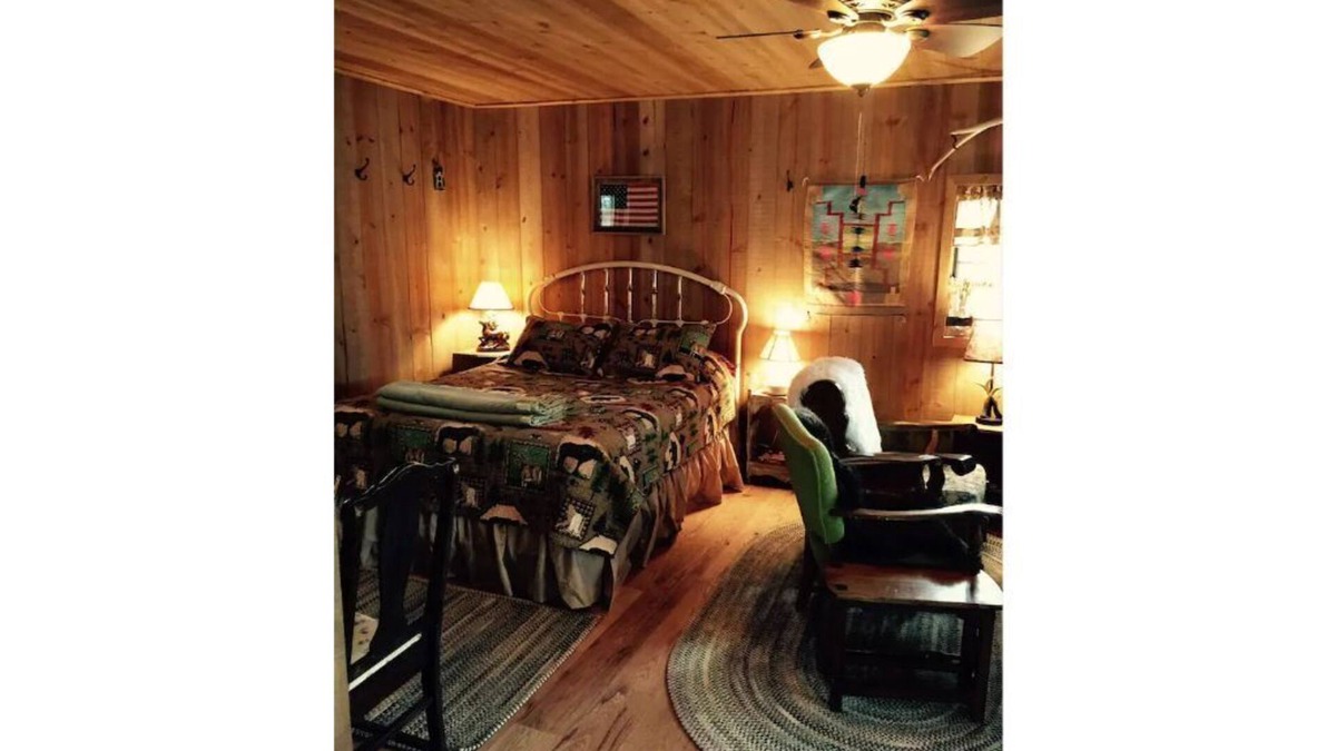 Lewis Cabin | Secluded Cozy Cabin in the Forest