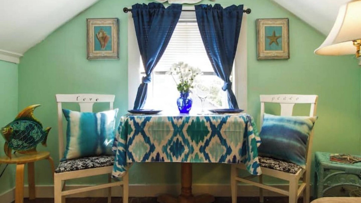 Hyannis Apartment | Secluded-Entire 2nd floor Suite with Private Bath