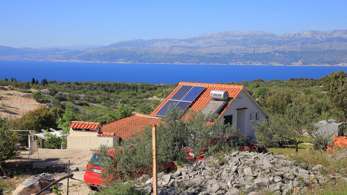 Splitska House | Secluded family friendly house Škrip, Brač (K-18944)