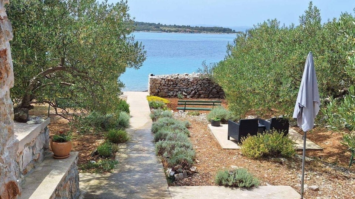 Tkon House | Secluded fisherman's cottage Cove Druce, Pašman (K-23356)