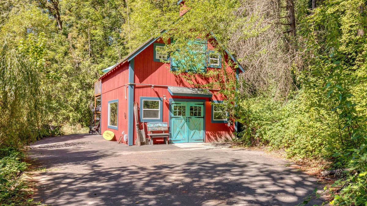 Cedar Hills House | Secluded forest home with private hot tub - dog-friendly - 6 minutes to downtown