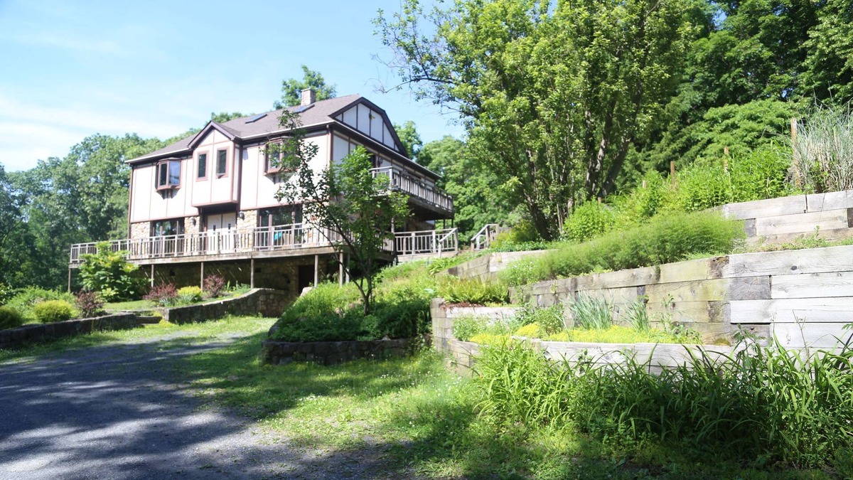 Middle Hope House | Secluded Forest Retreat with Hot Tub on 5+ Acres
