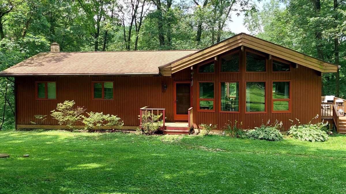 Paradise House | Secluded Getaway - Entire House; free parking; fully furnished kitchen