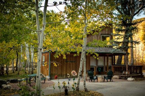 Salida House | Secluded Getaway with Mountain Views along the Arkansas River in Colorado