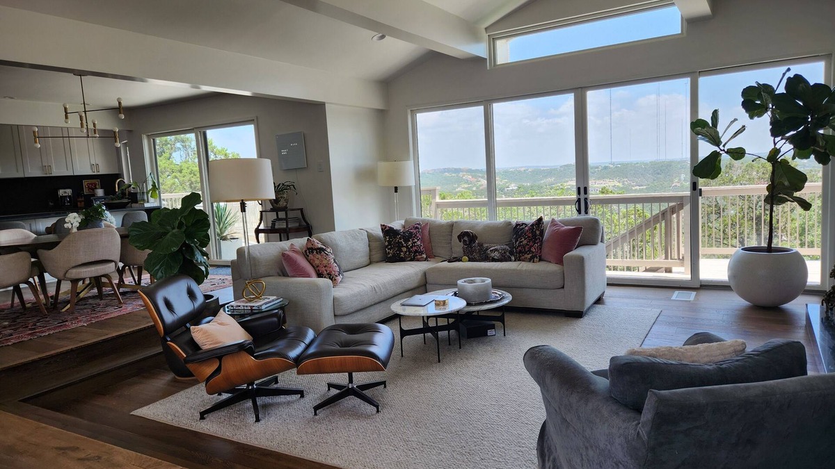 Stonehedge Estates House | Secluded Hilltop House with Texas Hill Country Views. Close to Downtown and UT