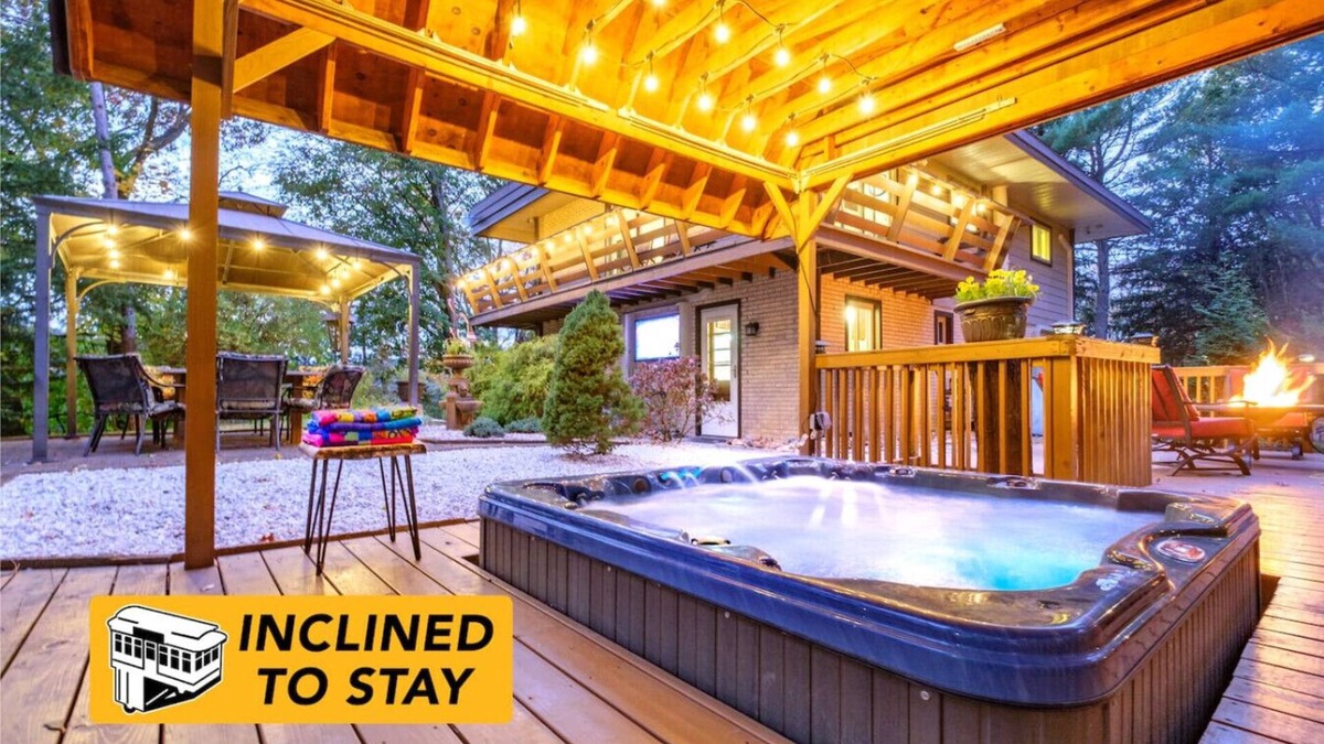 Etna Apartment | Secluded Hilltop Hideaway~Hot Tub~Two Living Rooms