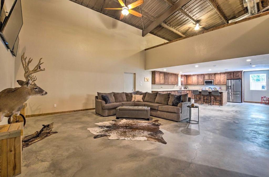 Yantis House | Secluded Home with Gas Grill, 3 Mi to Boating!
