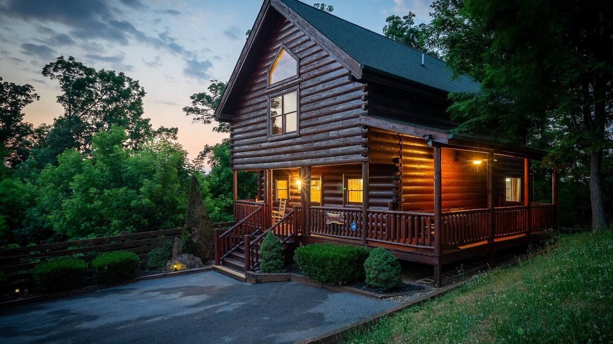 Sevierville Cabin | ⭐ SECLUDED HOT TUB GAME ROOM LOCATION EASY ROADS! ⭐