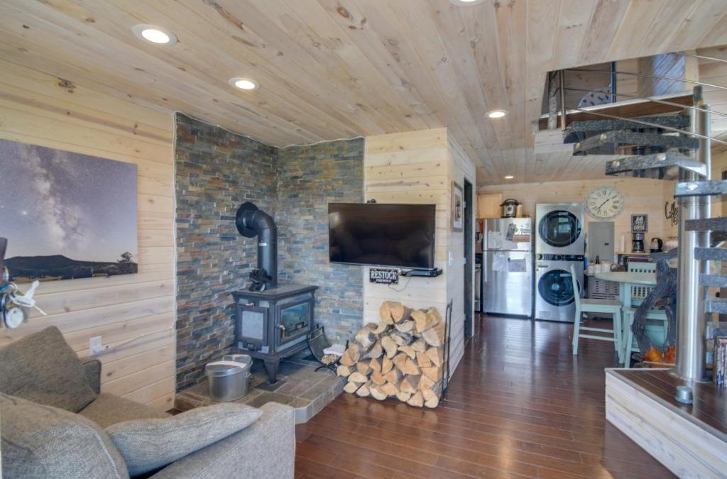 Stagetop House | Secluded Jefferson Cabin with Deck and Mountain Views!