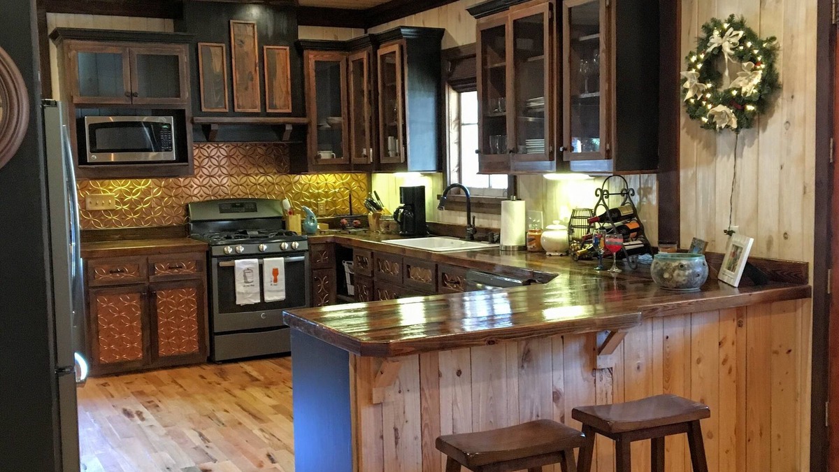Taylor House | Secluded, lake access lodge perfect for a large group minutes from Oxford Square