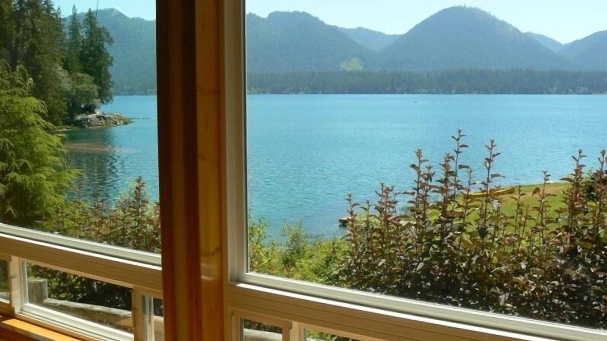 Amanda Park House | Secluded Lakefront, Private Low Bank Beach, Hot Tub, Dog Friendly, 3-5BRs