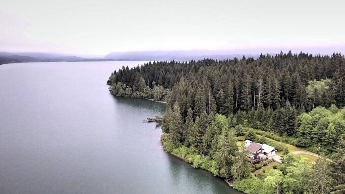 Amanda Park House | Secluded Lakefront Retreat on 7 acres on Lake Quinault