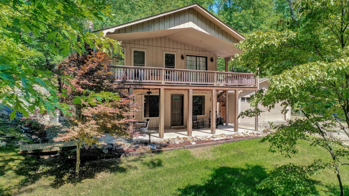 Bonnerdale House | Secluded Lodge 5 minutes from Lake Ouachita
