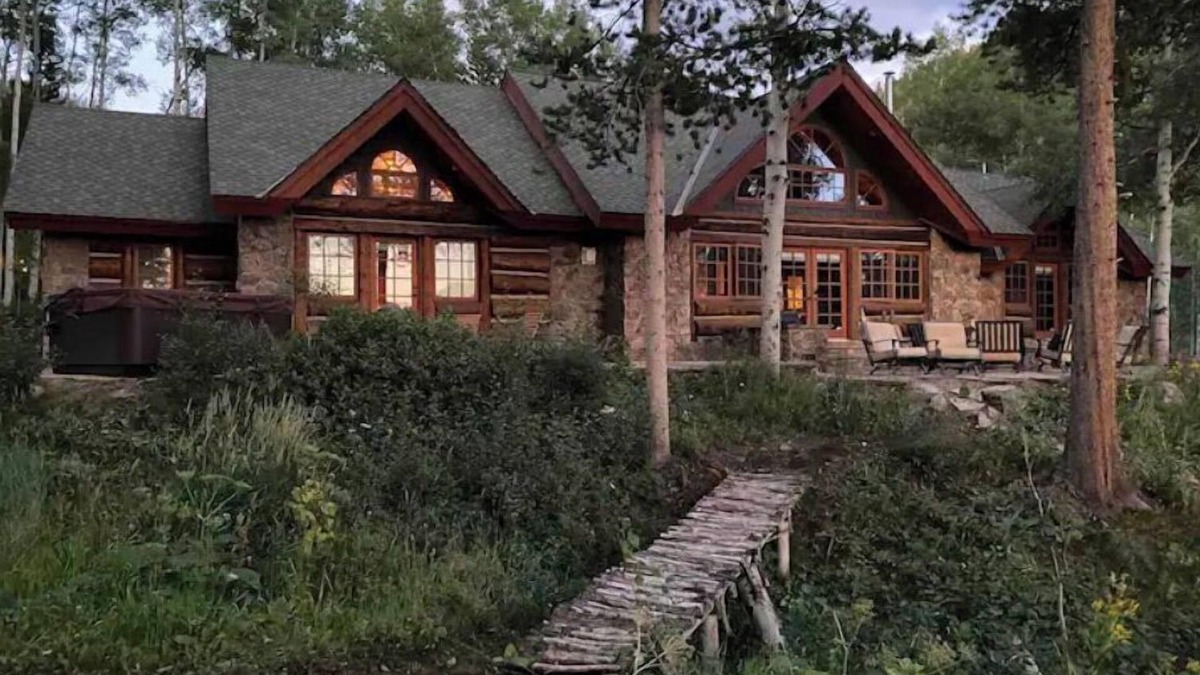 Granby Cabin | Secluded log cabin along serene Hurd Creek ♥