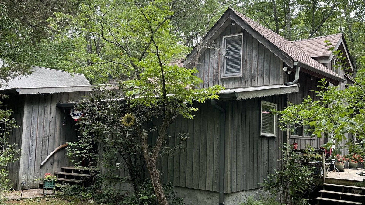 Sewanee Cabin | Secluded Log Cabin Near The University of the South