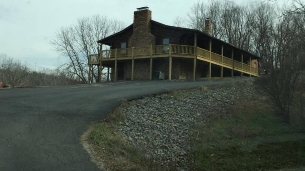 Lexington Cabin | Secluded Log cabin overlooking the Maury River Outside of Lexington , Va