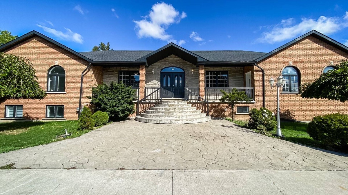 Hamilton Other | Secluded Luxury on 52 Acres
